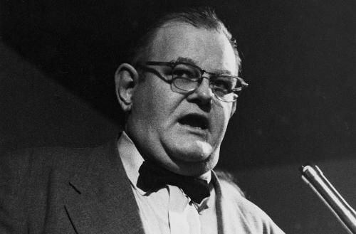 Lee Hays in performance. Photo by Robert C. Malone.