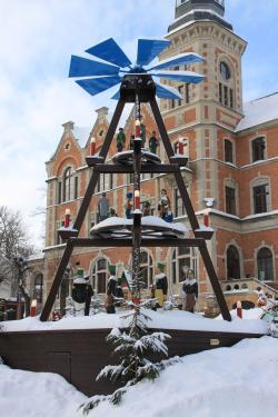 A much larger version of the display in the previous photo, with a pyramid outdoors in the snow.