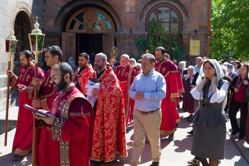 A  procession with the Powerful Gospels
