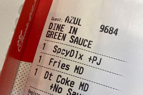 Restaurant receipt with the customer name Azul printed at top.