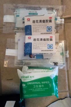 Clear plastic bag filled with first-aid items, all labeled in Chinese.