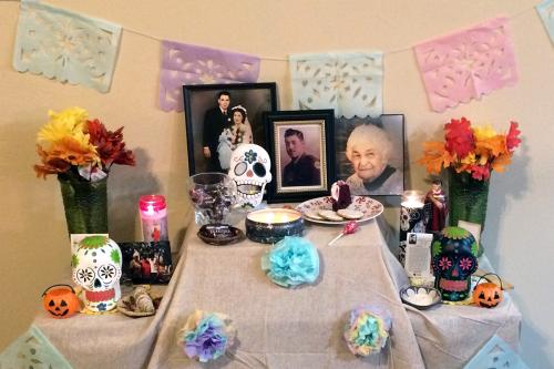 D&iacute;a de los Muertos ofrenda