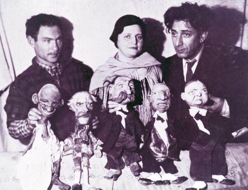 Modicot Yiddish puppet theater