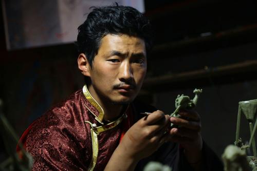 མཁྱེན་ལི་ཡི་ལི་མ་བཟོ་མཁན་དང་འཆར་གཞི་འགོད་མི་ཟླ་བ་གྲགས་པ།