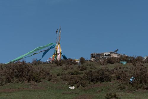མ་ནི་རྡོ་འབུམ་དང་དར་ལྕོག།