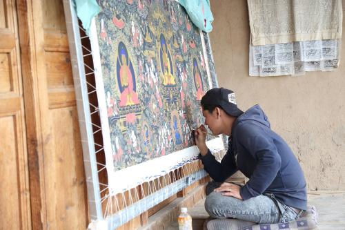 ཐང་ག་འབྲི་བཞིན་པ།