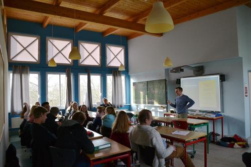Nils Langer speaks with students in Föhr, Germany, about studying North Frisian.